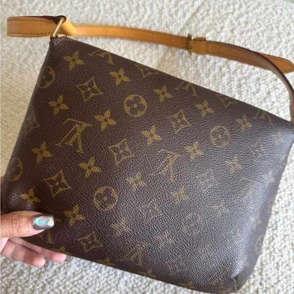 Authentic Louis Vuitton Brown Monogram Shoulder Bag messenger bag - Picture 3 of 9